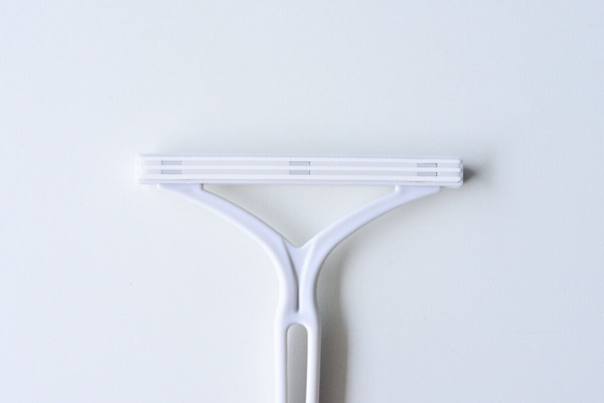 ダイソーのT字毛玉取りが超優秀！電動との比較も