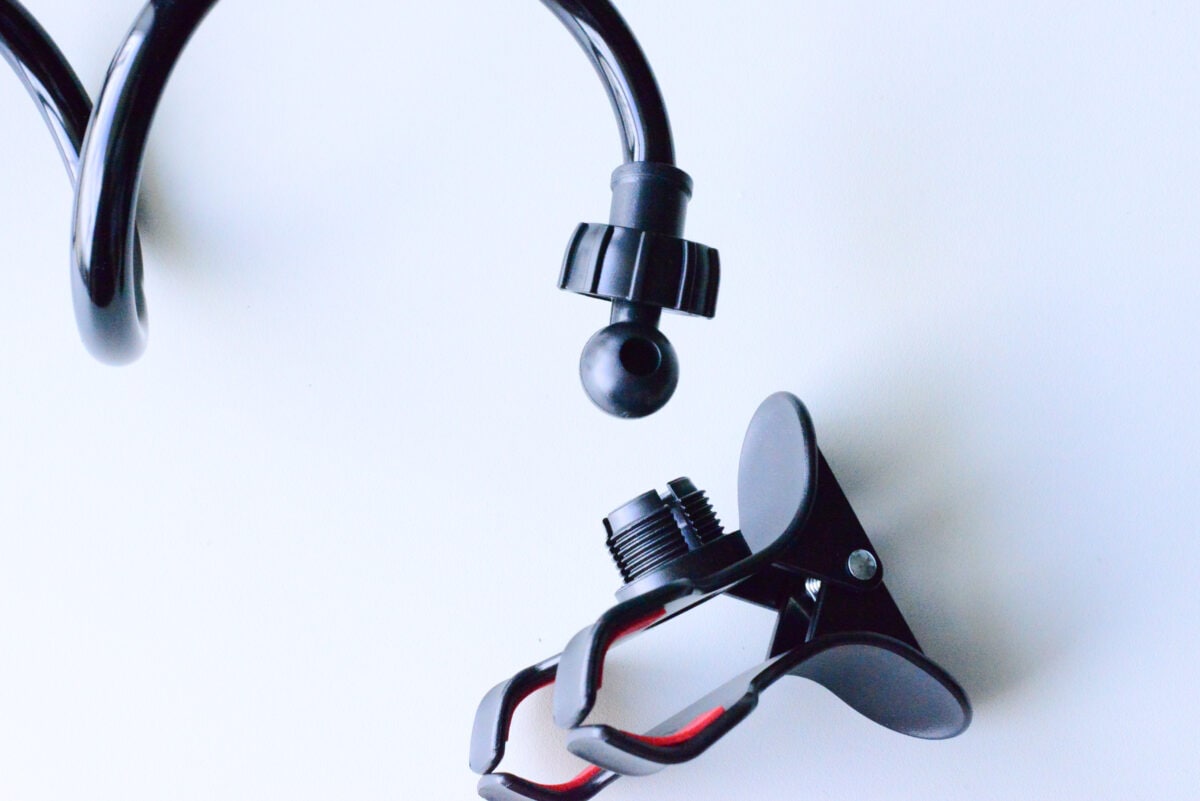 【ダイソー】スマホスタンドおすすめ6選！買って正解はコレ