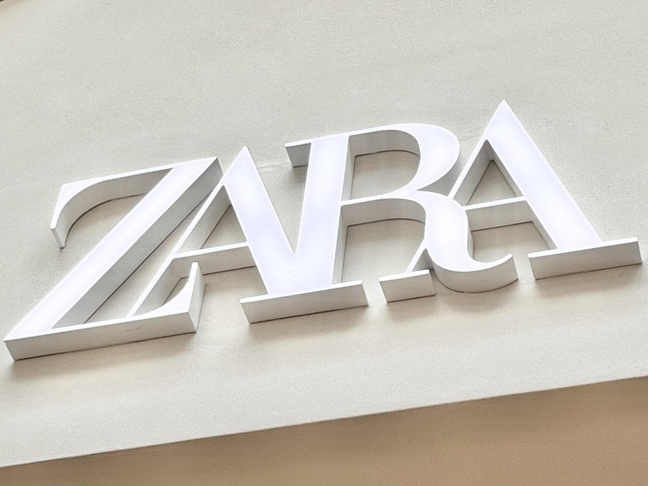 「あの人オシャレ！」褒められそう♡【ZARA】大人に似合う「ドレープワンピ」