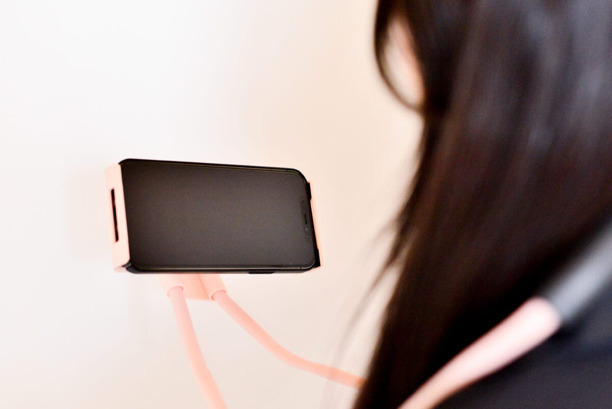 【ダイソー】スマホスタンドおすすめ6選！買って正解はコレ