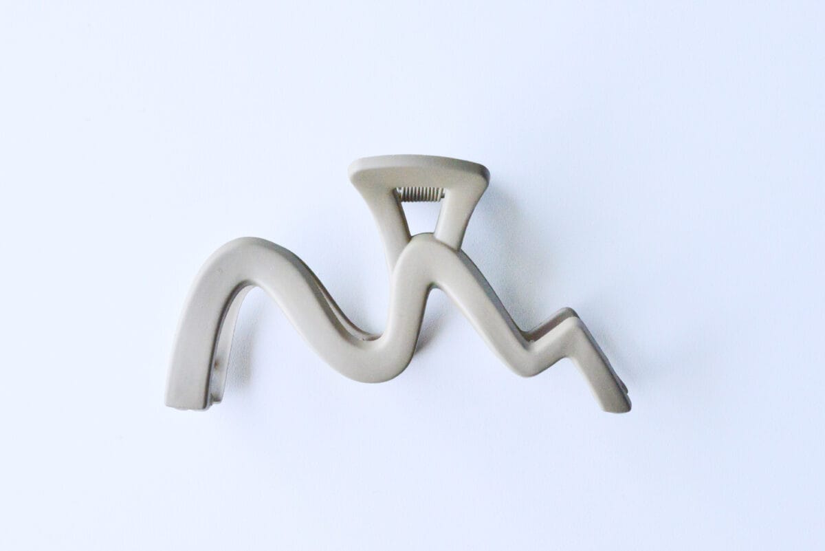 ダイソーのヘアクリップおすすめ7選|かわいいミニや大きいものも紹介