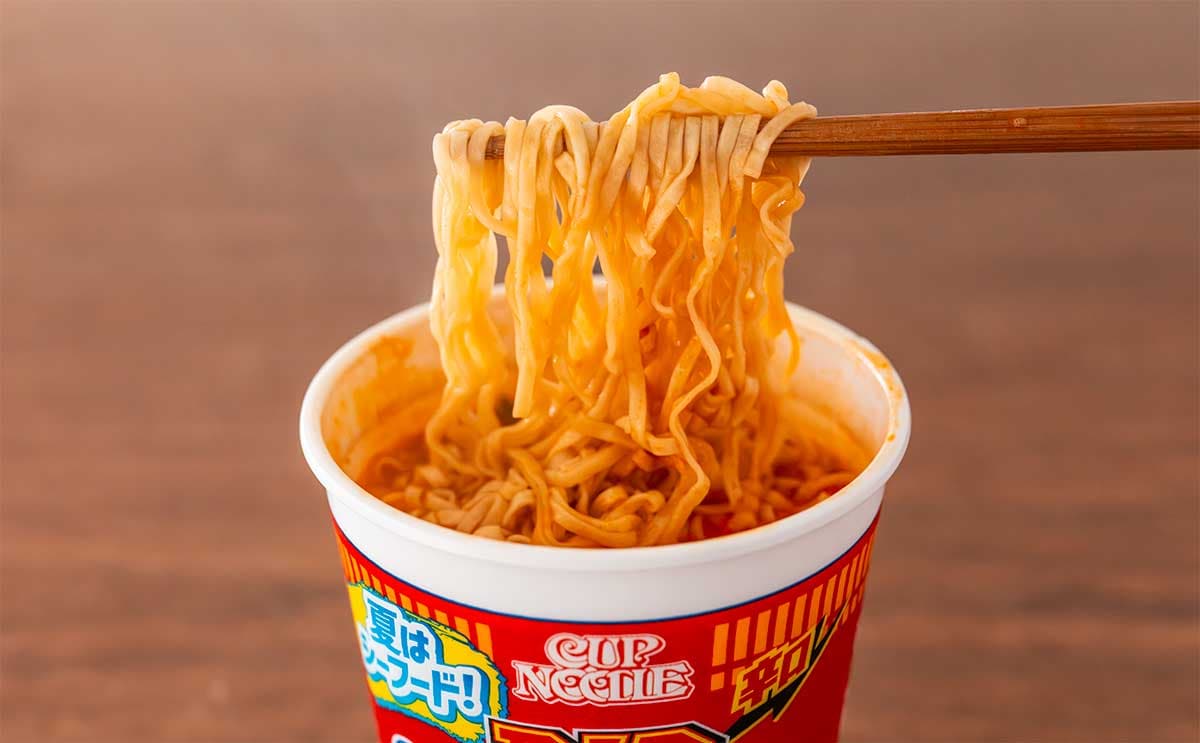 大人気【カップヌードル】の登場に「箱買いしました」の声