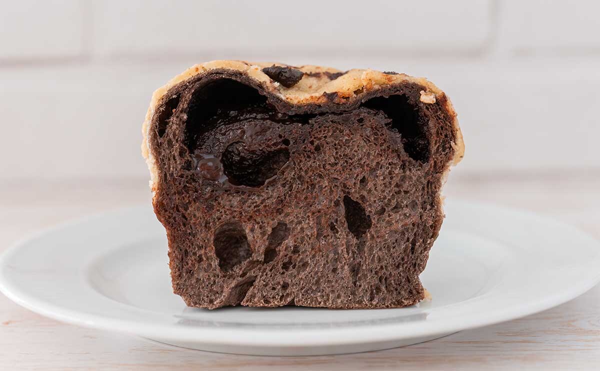 「最高すぎる」チョコ好き必見の【ローソン】新作菓子パンとは