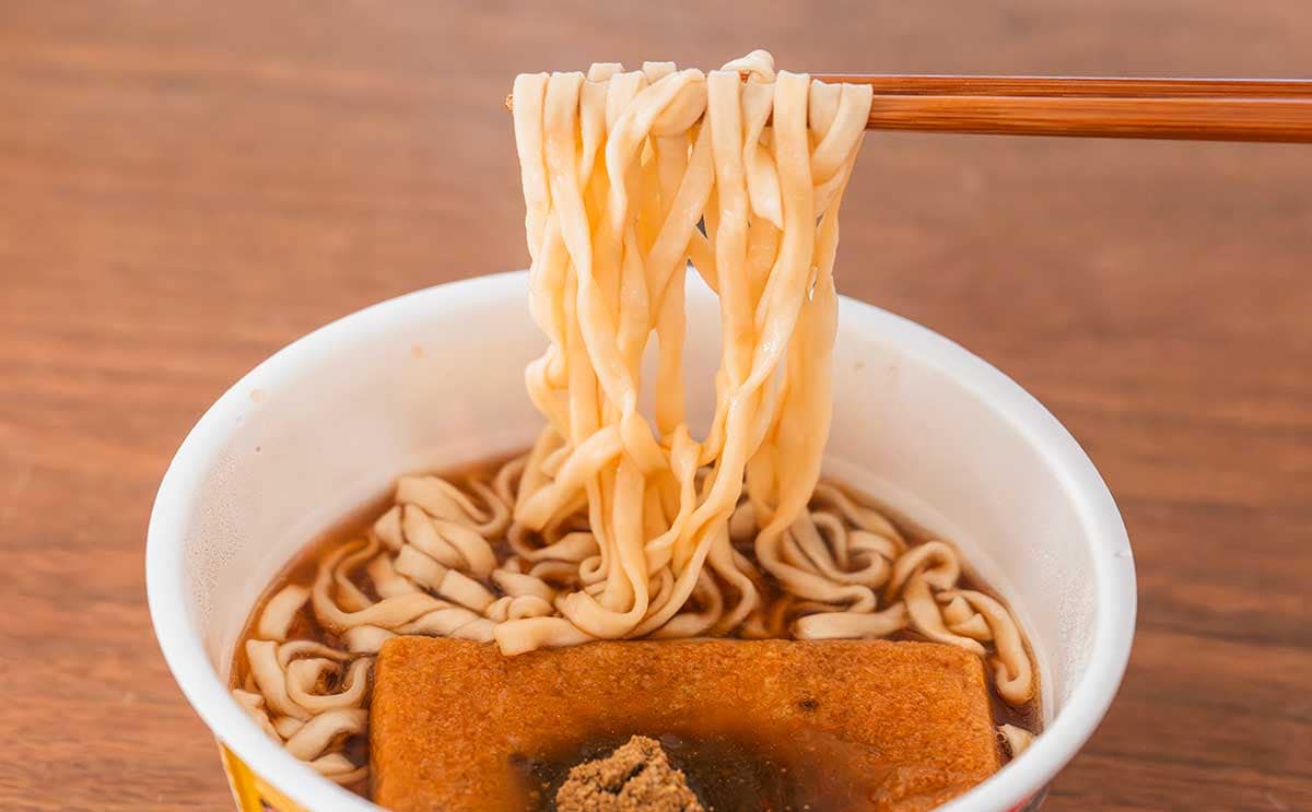 「買いだめしようかな」「面白い味」【どん兵衛】新商品は特製粉で仕上げる一杯