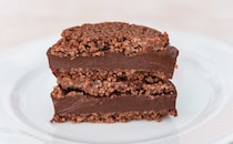 「毎日食べたい」「食べづらいけど美味しい」【ローソン】新作スイーツのザクザク感がたまらない