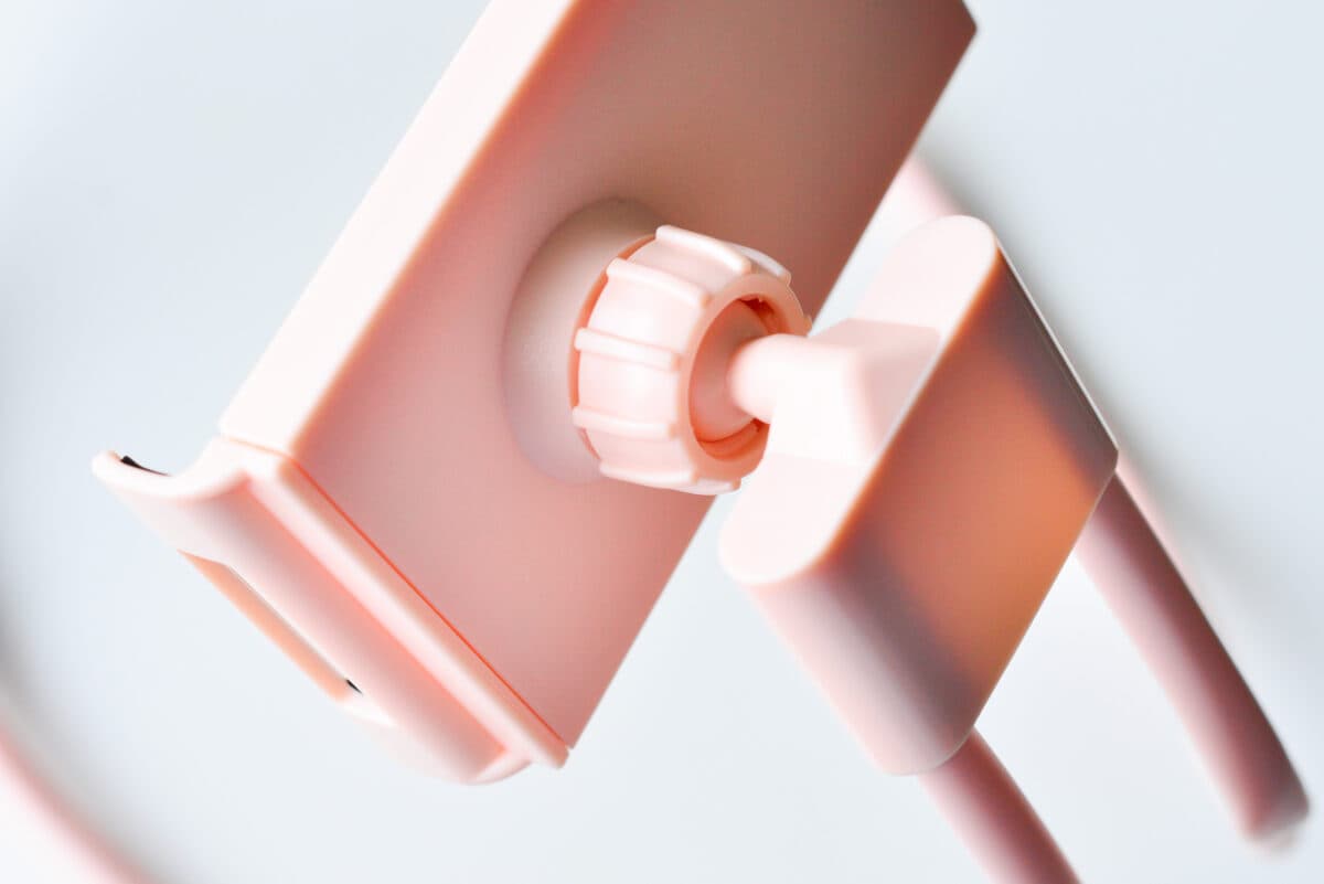 【ダイソー】スマホスタンドおすすめ6選!買って正解はコレ