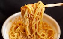 外出前は要注意！にんにくガンガンの【セブン】スタミナチルド麺