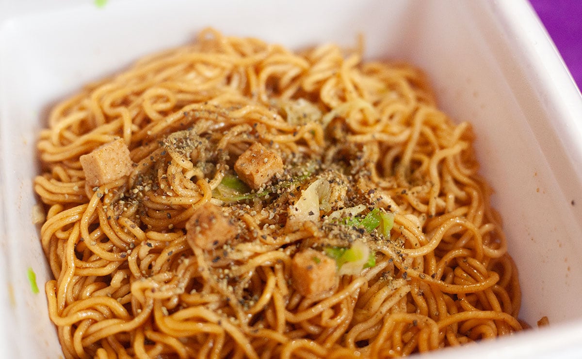 「スパイシー」「パンチ力抜群」【日清】『U.F.O.』新作はまさかの手羽先味!?