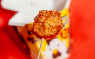 「飛ぶぞ」「たまんねぇ美味さ」絶賛されている『からあげクン』を食べてみた