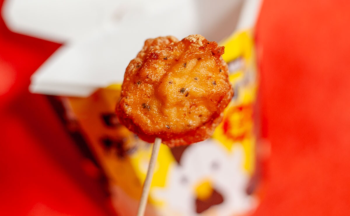 「飛ぶぞ」「たまんねぇ美味さ」絶賛されている『からあげクン』を食べてみた