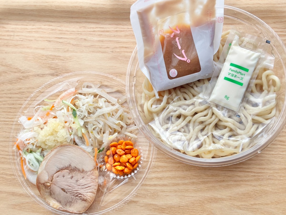 ニンニクたっぷりで「キマりました」【ファミマ】名店監修の冷しまぜそば