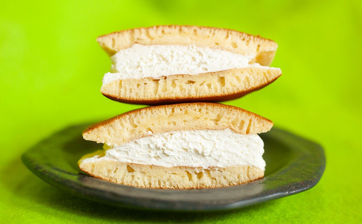 分厚くてうれしい。「うますぎる」と評判の【セブン】スイーツを食べてみた