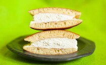 分厚くてうれしい。「うますぎる」と評判の【セブン】スイーツを食べてみた