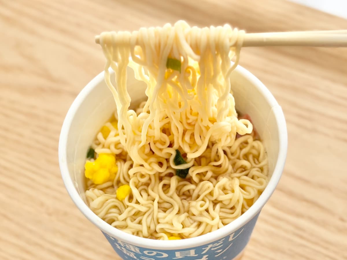あっさり系の味わいにハマる！【ローソン】のカップ麺がシンプルにウマい