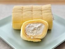 もっちり感がスゴすぎ！【ファミマ】1個66円の新作ロールケーキを実食