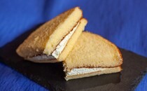 ふわっふわで秒で消える。【セブン】の素朴系スイーツ、ぜひ食べてみて！