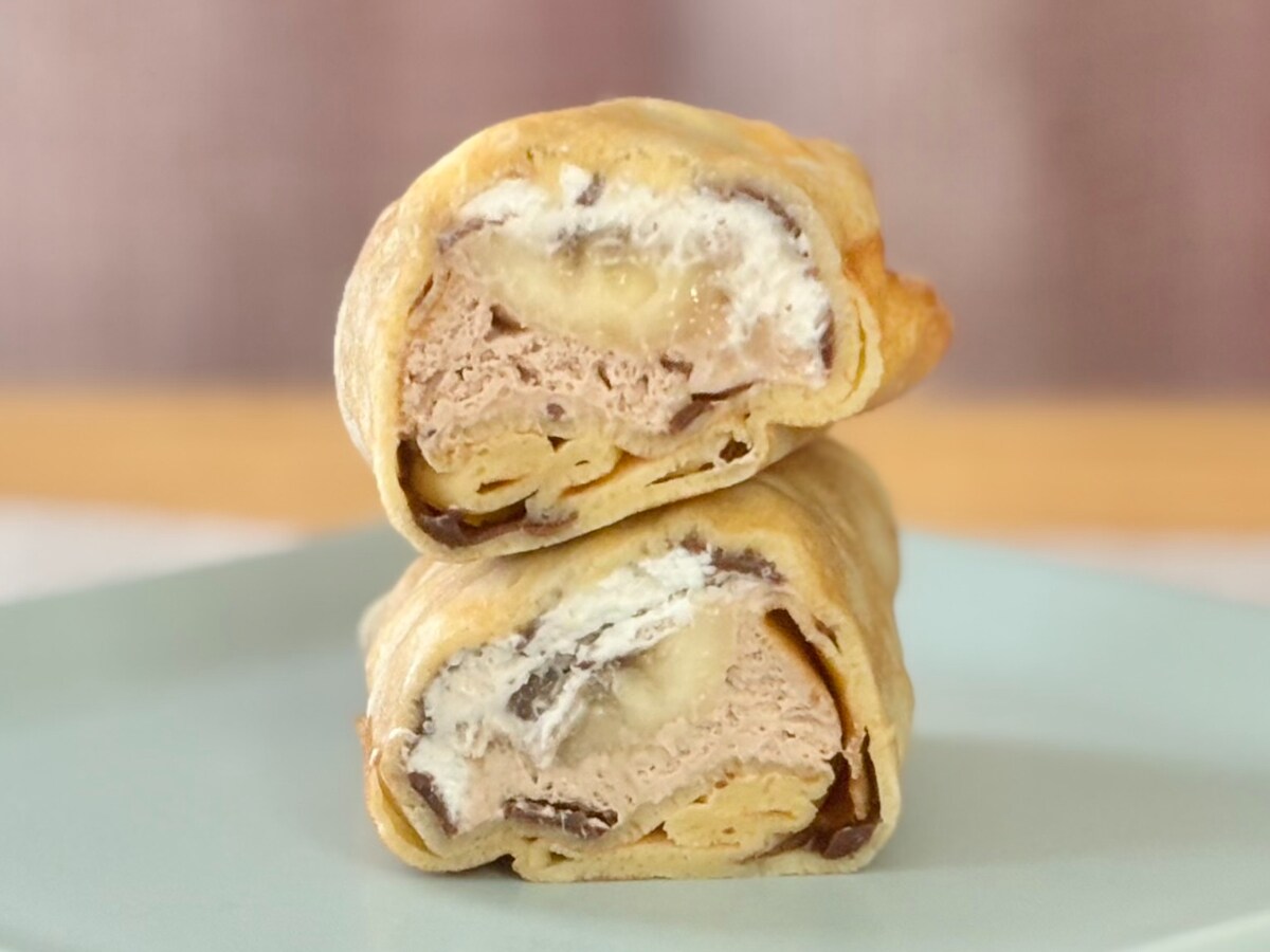 味は定番でも意外な食感が楽しい！【ファミマ】人気クレープの新作って？