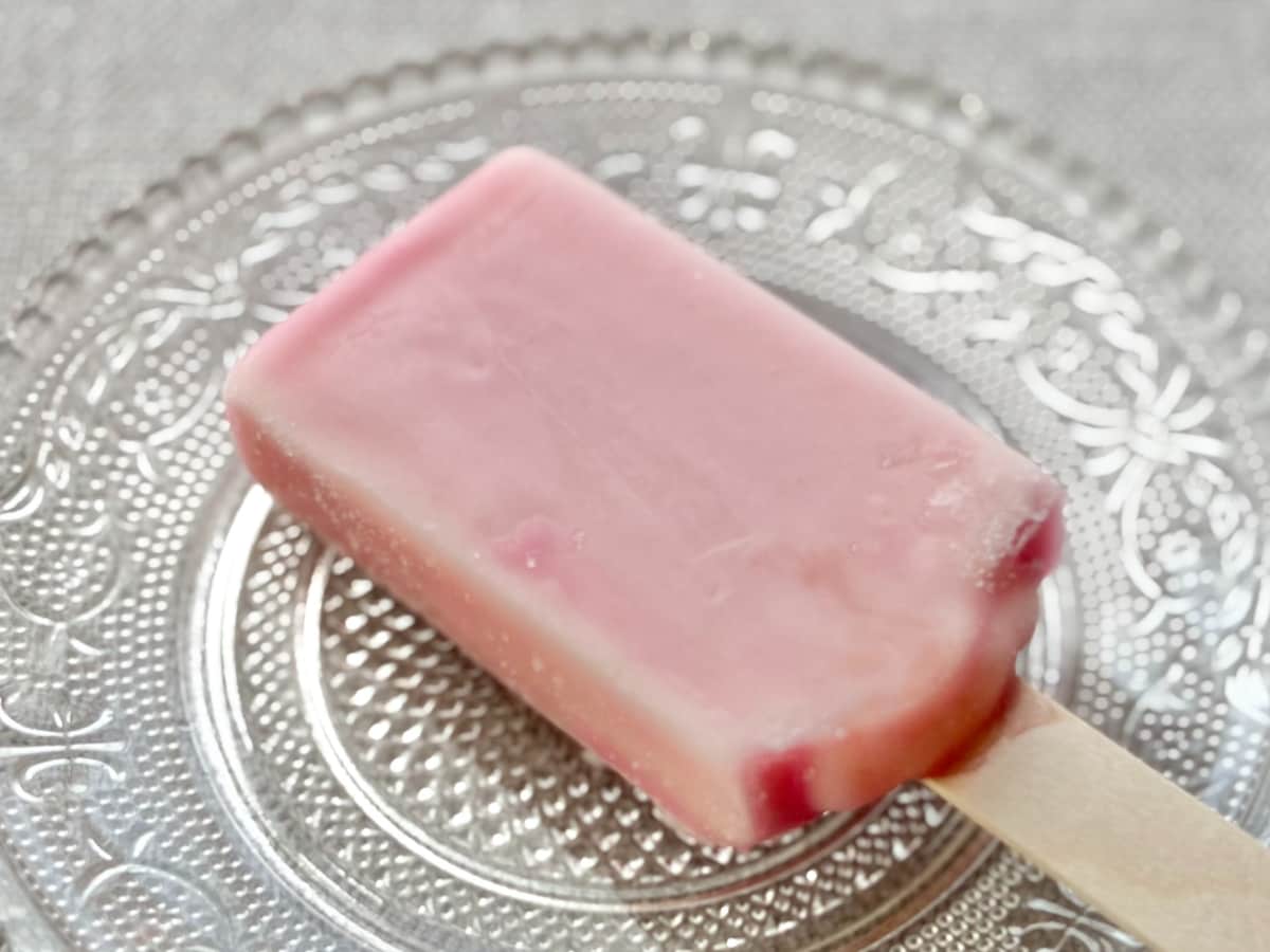 「感動的美味しさ…」「めちゃウマ」【ローソン】話題の新作アイスって？