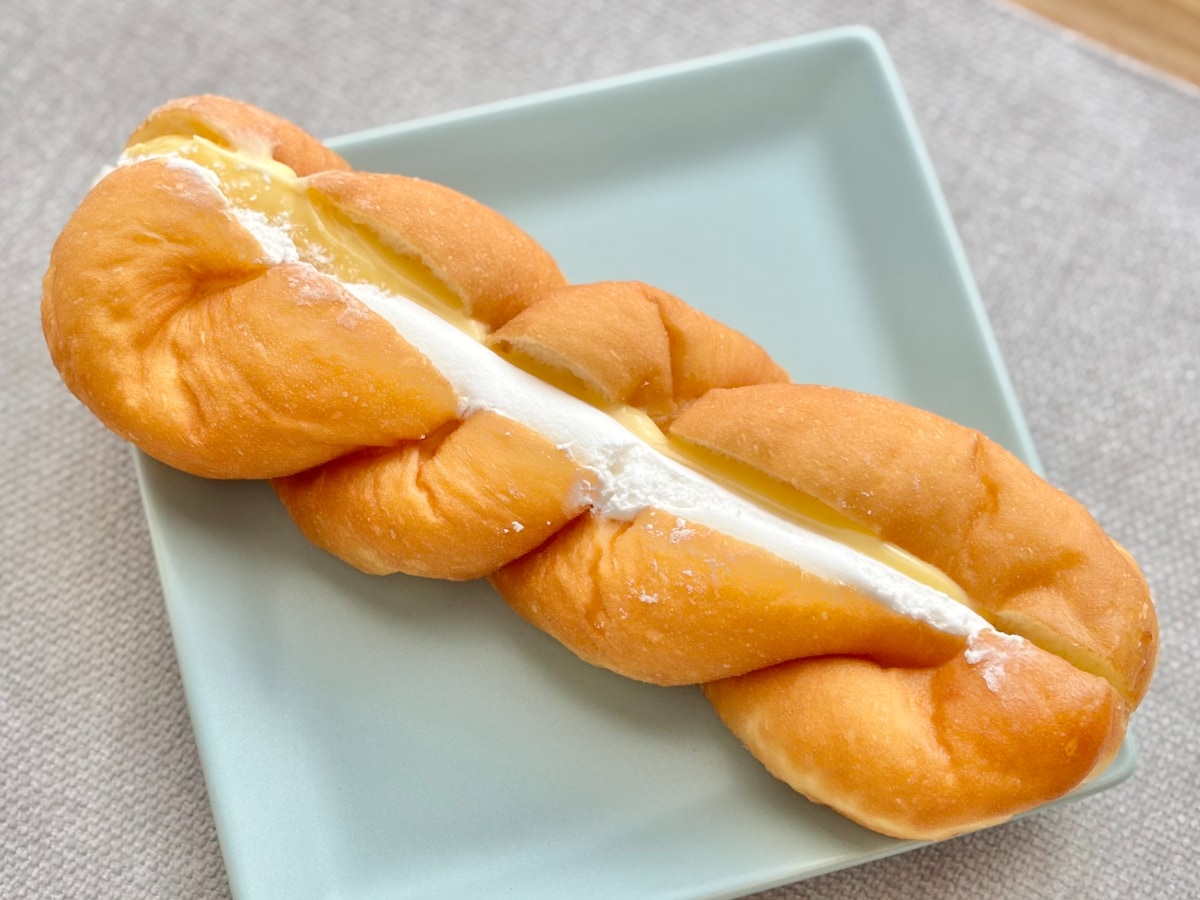 138円なのに食べ応えも！【ファミマ】ダブルクリームが贅沢なドーナツ