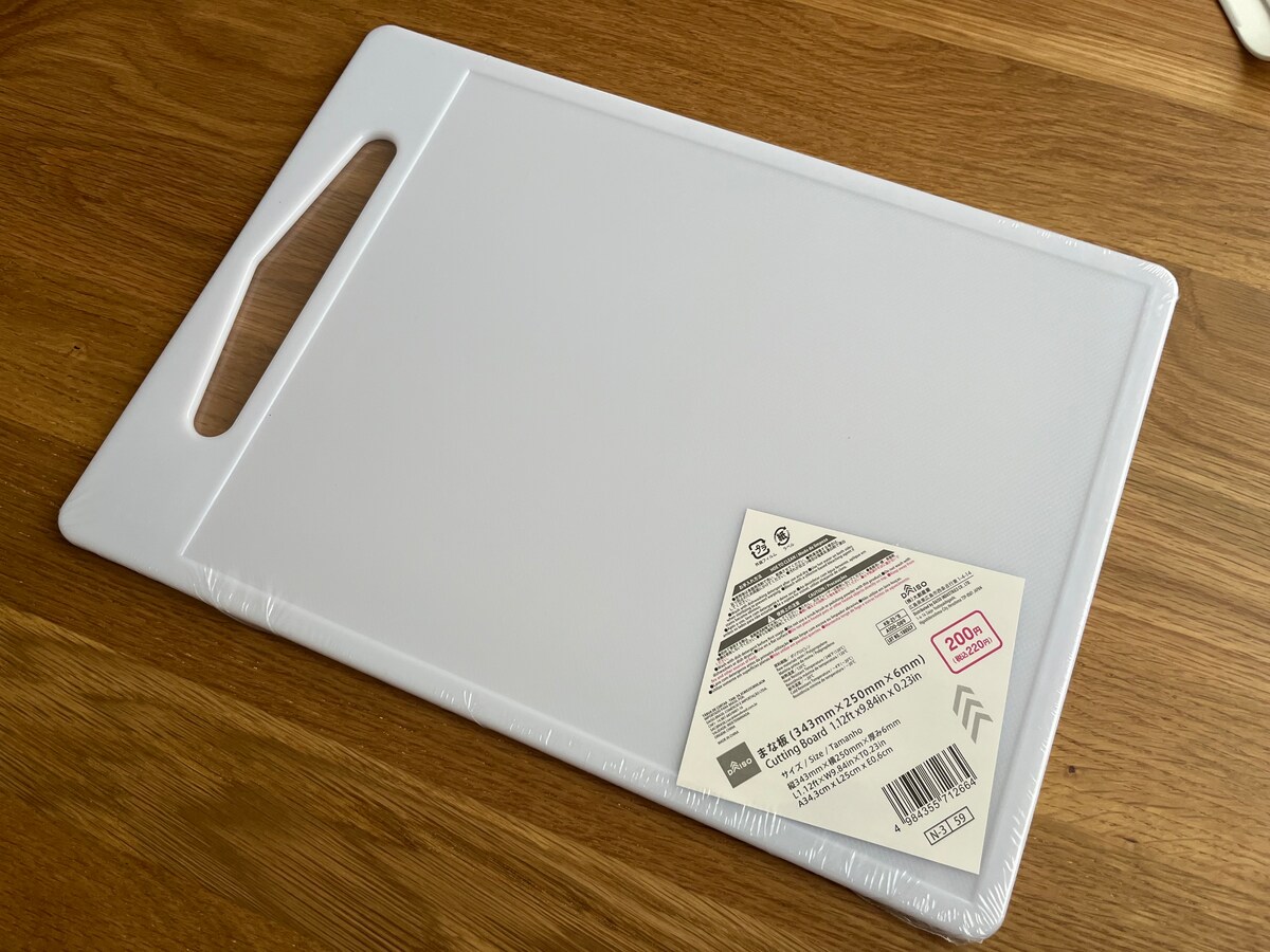 シンプルなプラスチック製の「まな板」