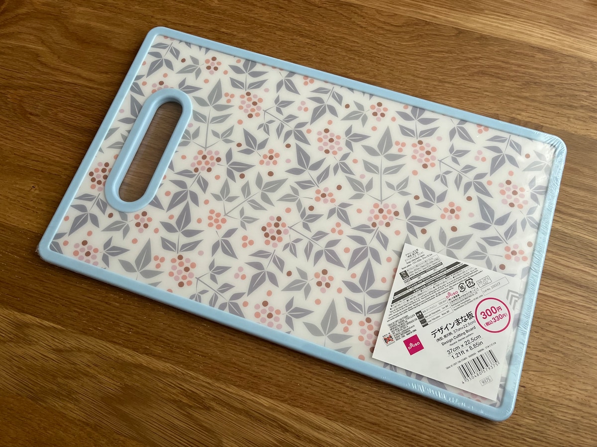 300円で買える！「デザインまな板」