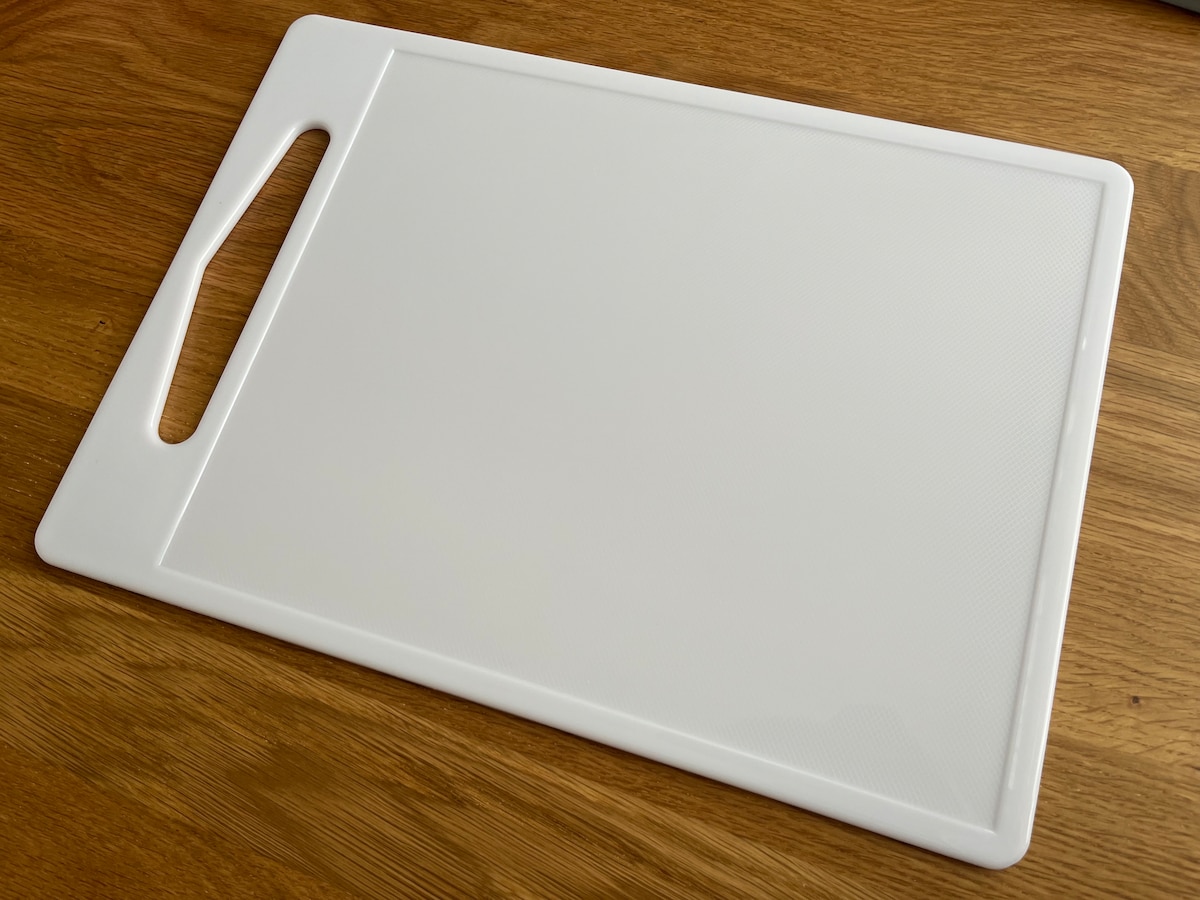 シンプルなプラスチック製の「まな板」