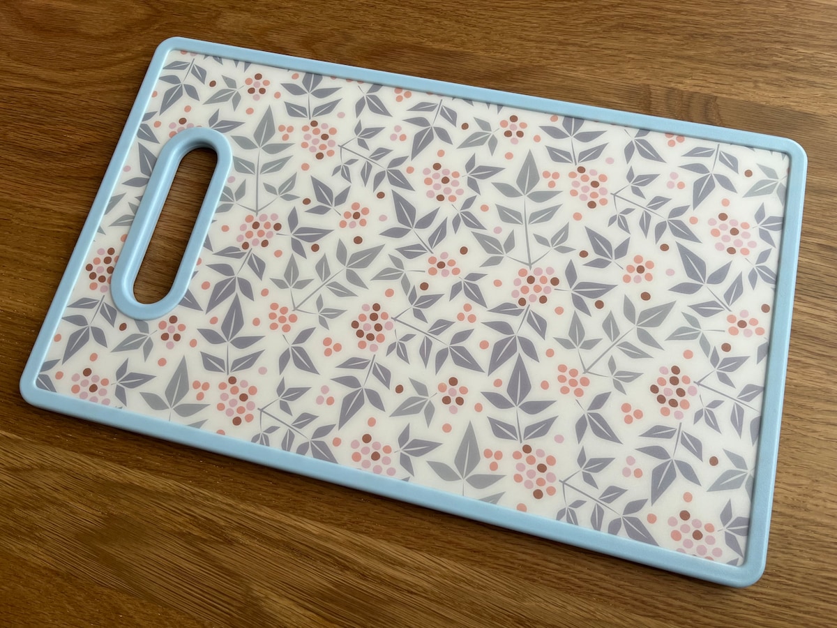 300円で買える！「デザインまな板」