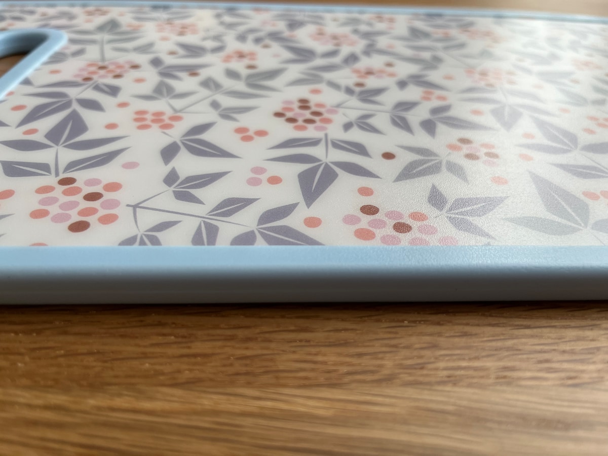 300円で買える！「デザインまな板」