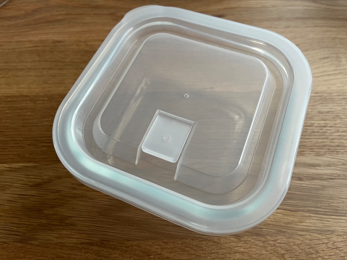 電子レンジで温めるのも簡単!「正方形保存容器(エア弁付)」