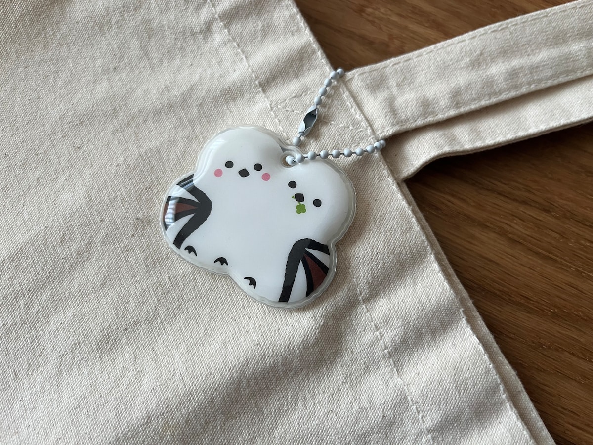 バッグに付けて癒される!「キーホルダー反射板シマエナガ」