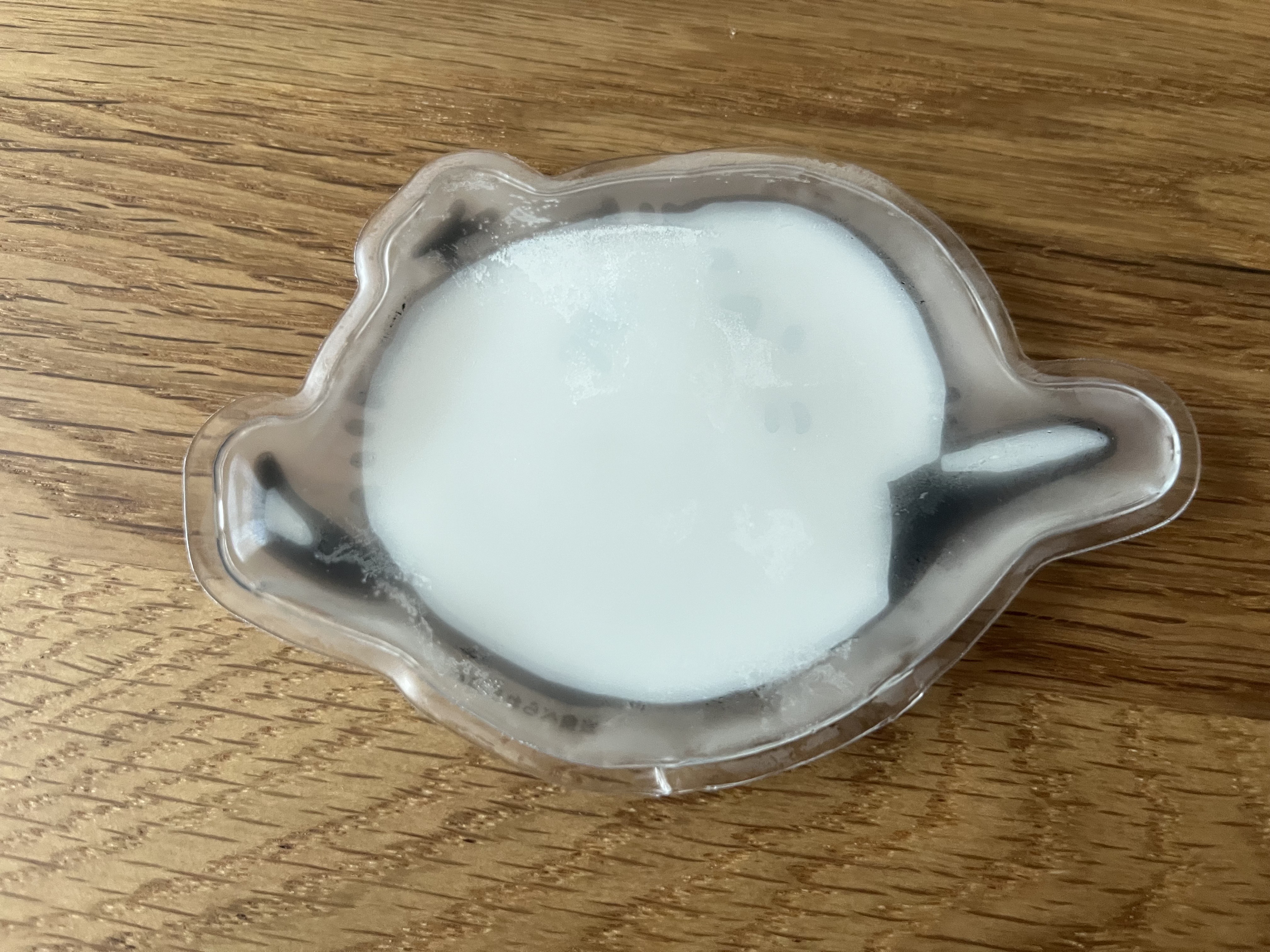 暑い季節の必需品！「やわらか保冷剤 シマエナガ柄」