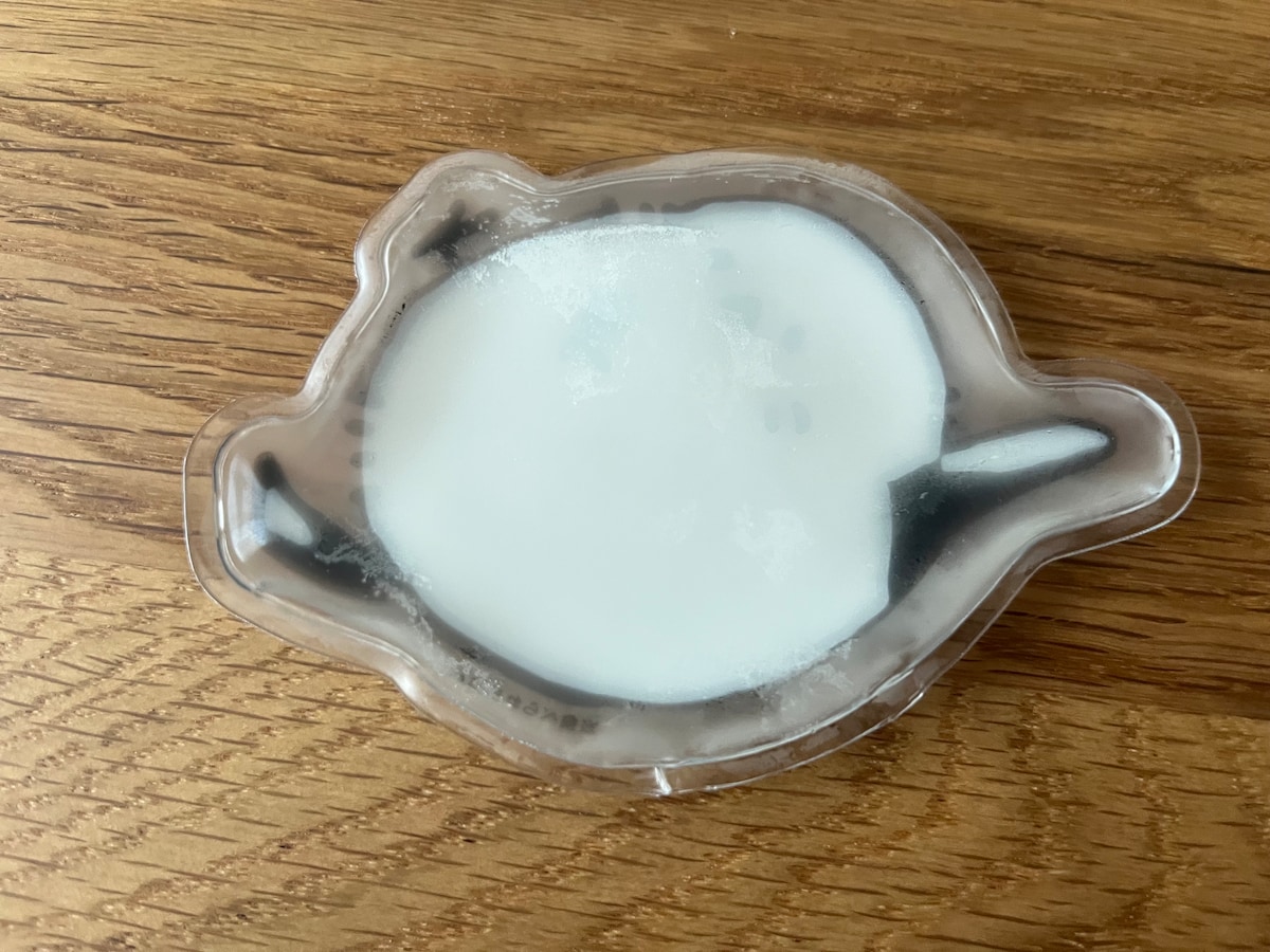 暑い季節の必需品!「やわらか保冷剤 シマエナガ柄」