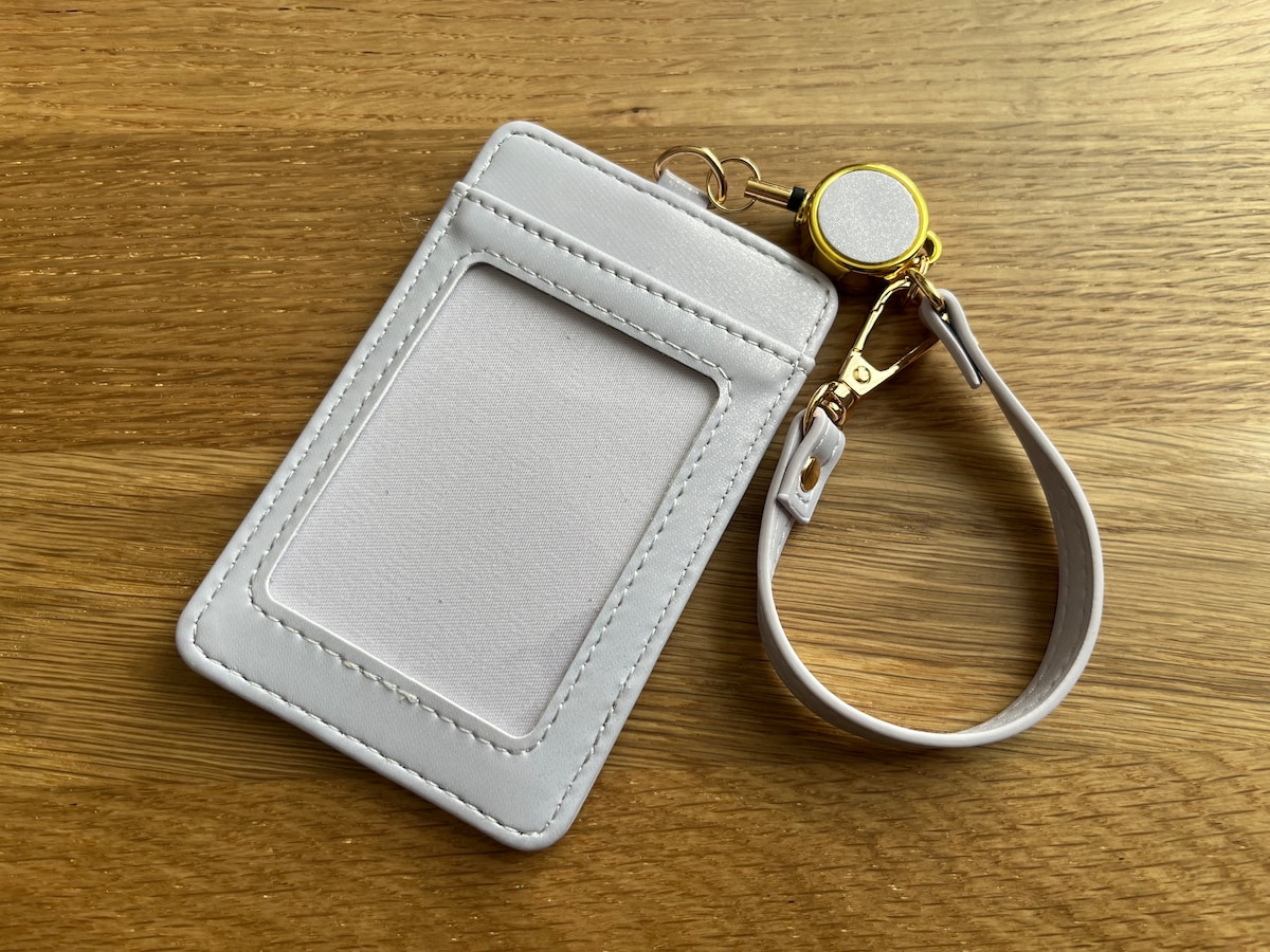 財布とセット使いがおすすめ！「キラキラパスケース」