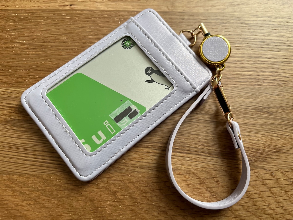 財布とセット使いがおすすめ！「キラキラパスケース」