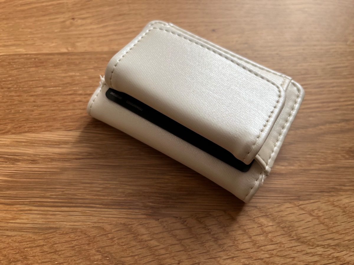 収納力抜群！「キラキラ三つ折りウォレット」