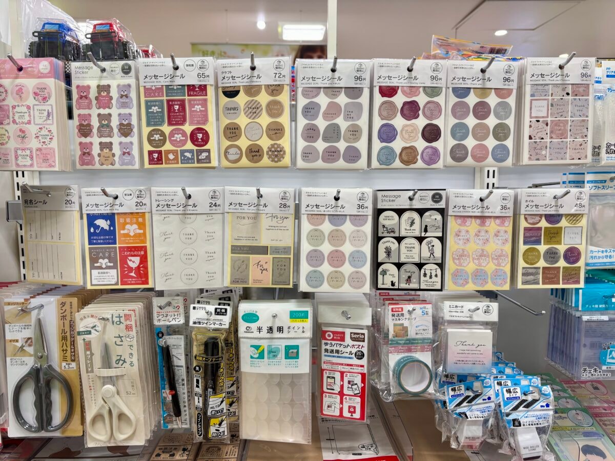 セリアのシールがかわいい&おしゃれ!シールブックやキラキラストーンも♡