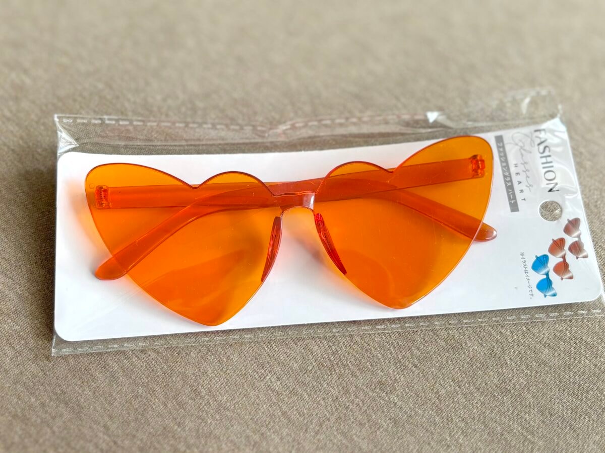 【セリア】サングラスが超優秀♡定番の黒やハート型まで|売り場も紹介