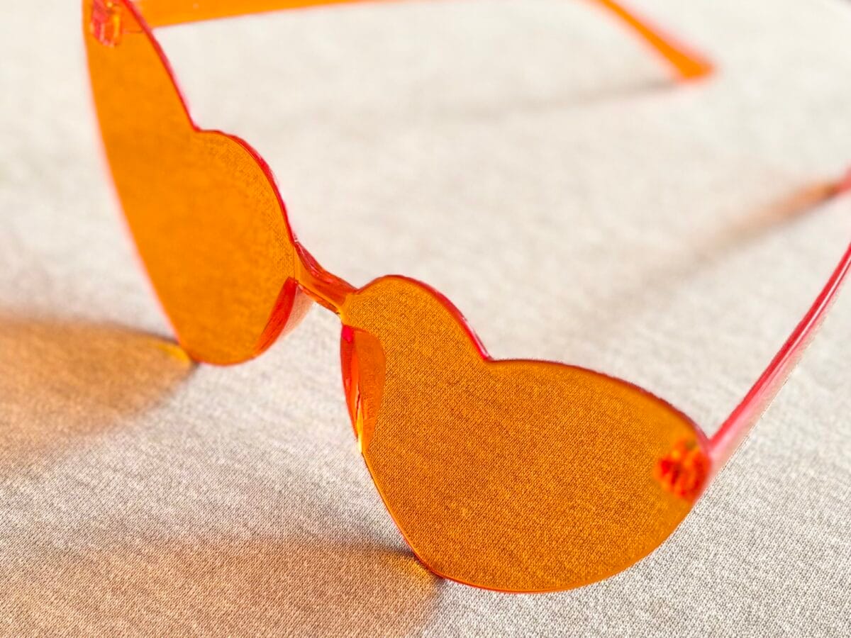 【セリア】サングラスが超優秀♡定番の黒やハート型まで|売り場も紹介