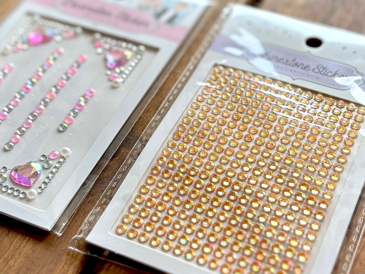 セリアのシールがかわいい&おしゃれ!シールブックやキラキラストーンも♡