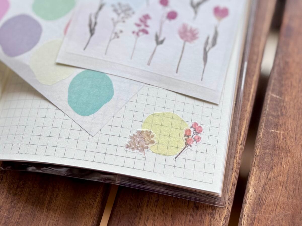 セリアのシールがかわいい&おしゃれ!シールブックやキラキラストーンも♡