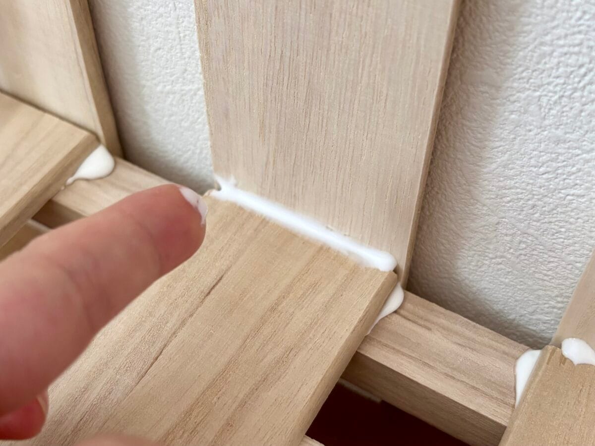 【ダイソー】すのこで棚diyしてみた！サイズや作り方も紹介