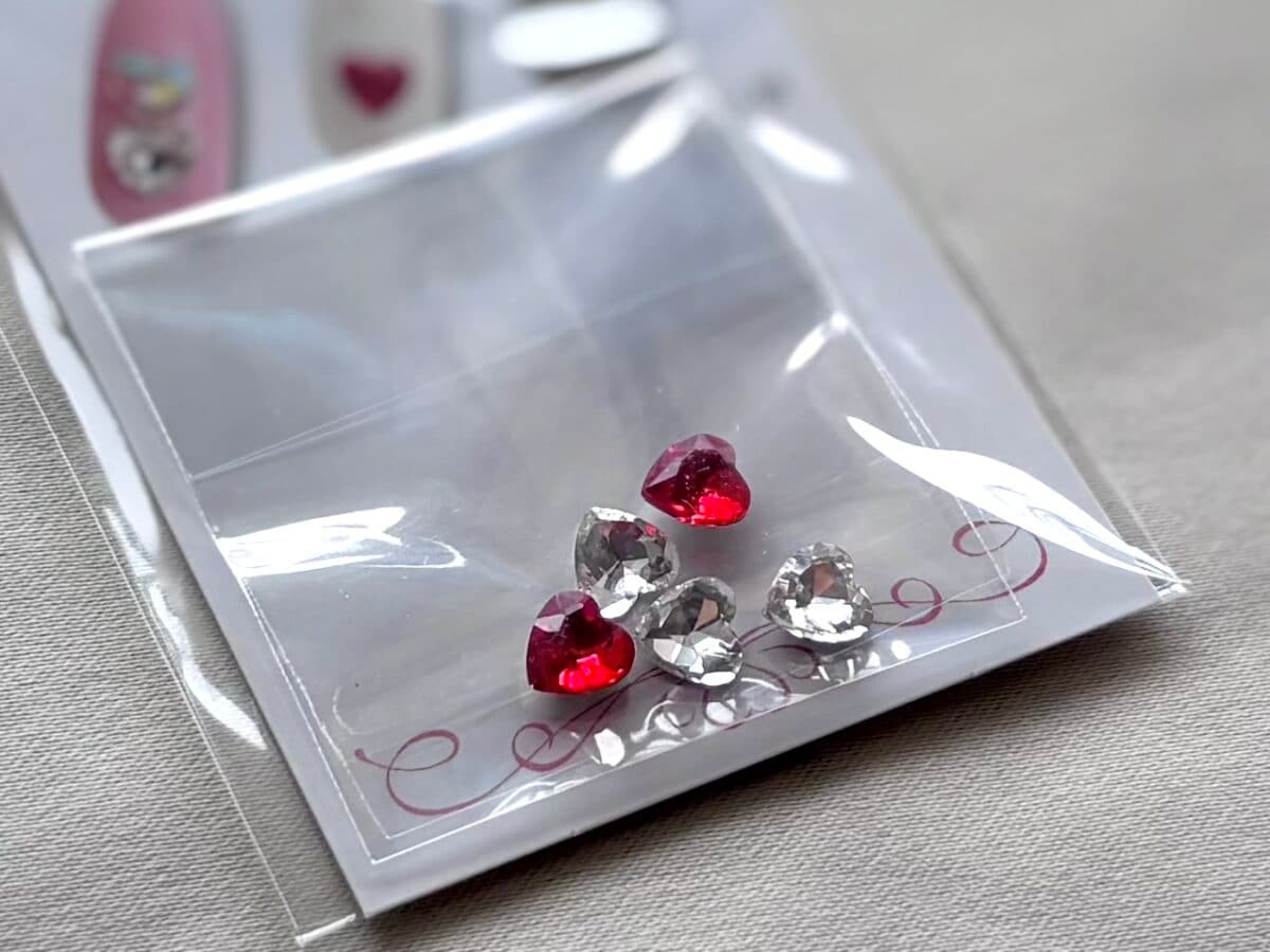 【セリア】のネイルパーツおすすめ一覧｜可愛いリボンやストーンも♡