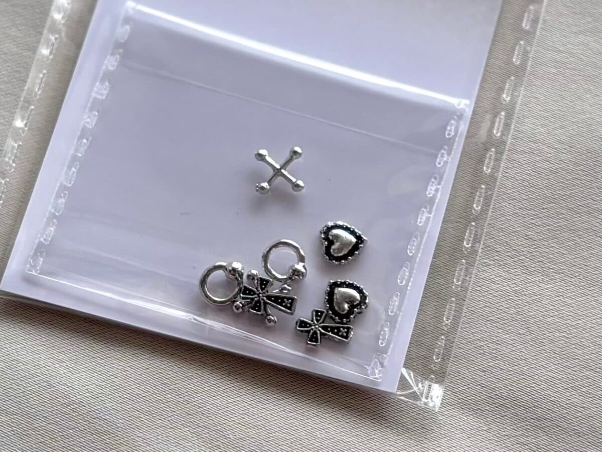 【セリア】のネイルパーツおすすめ一覧｜可愛いリボンやストーンも♡