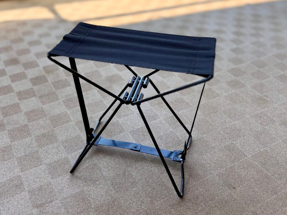 【キャンドゥ】折りたたみ椅子が想像以上！100均ぽくない見た目でコスパ最強！