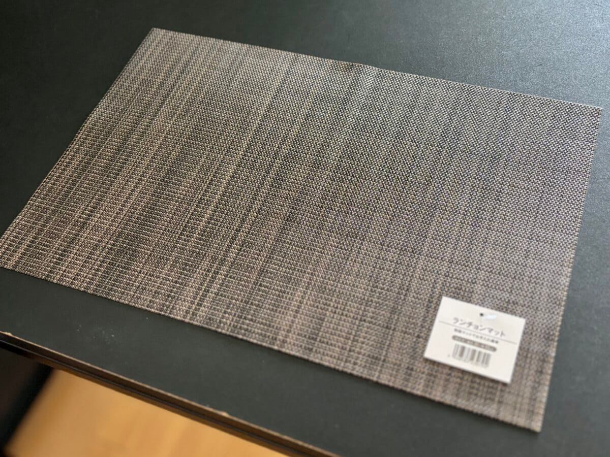 100均【セリア】ランチョンマットで食卓に彩りを|北欧柄やシックな無地も♪