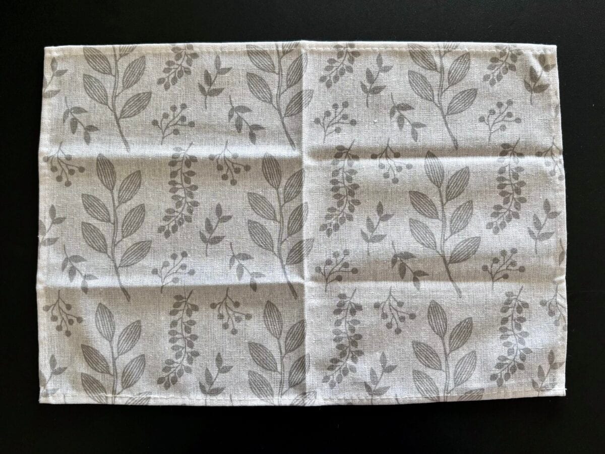 100均【セリア】ランチョンマットで食卓に彩りを|北欧柄やシックな無地も♪