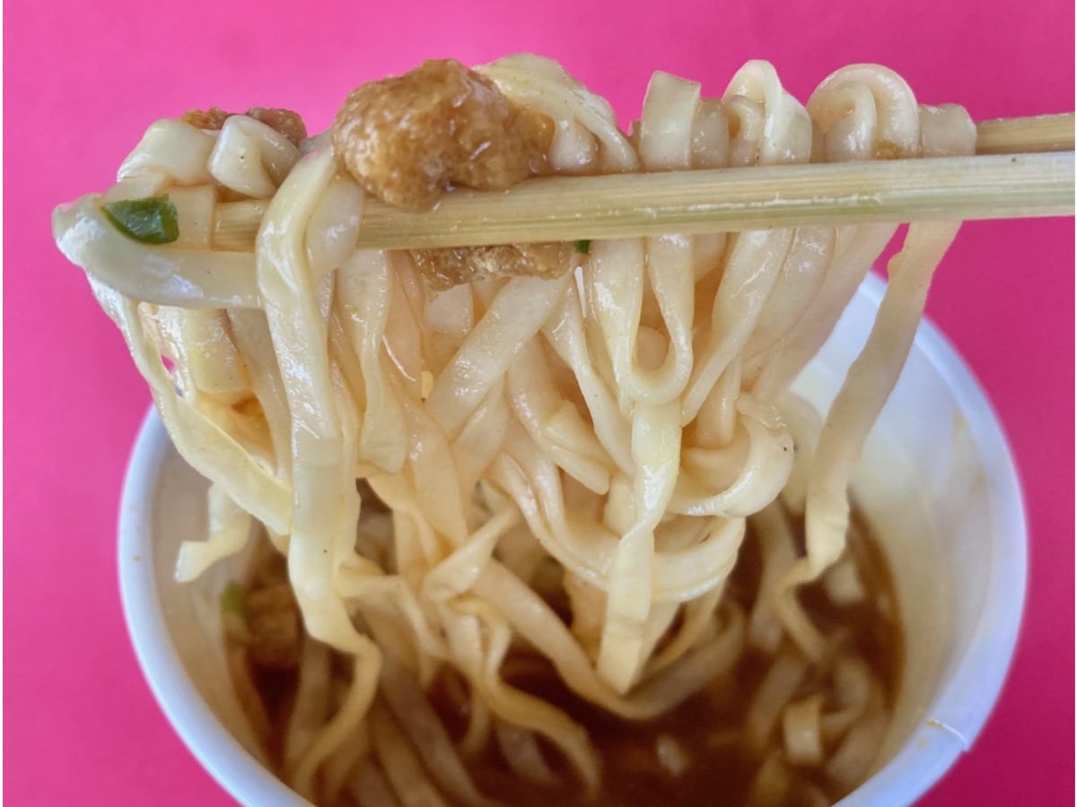 「みんな大好き！」「しっかりスパイシー！」【ファミマ】安定した美味しさのカレーうどん