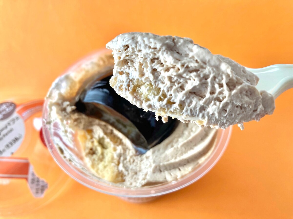 ぷるっぷるで全ての層が美味しい！！【ファミマ】苦味もちょうどいいコーヒーゼリーの多層パフェ