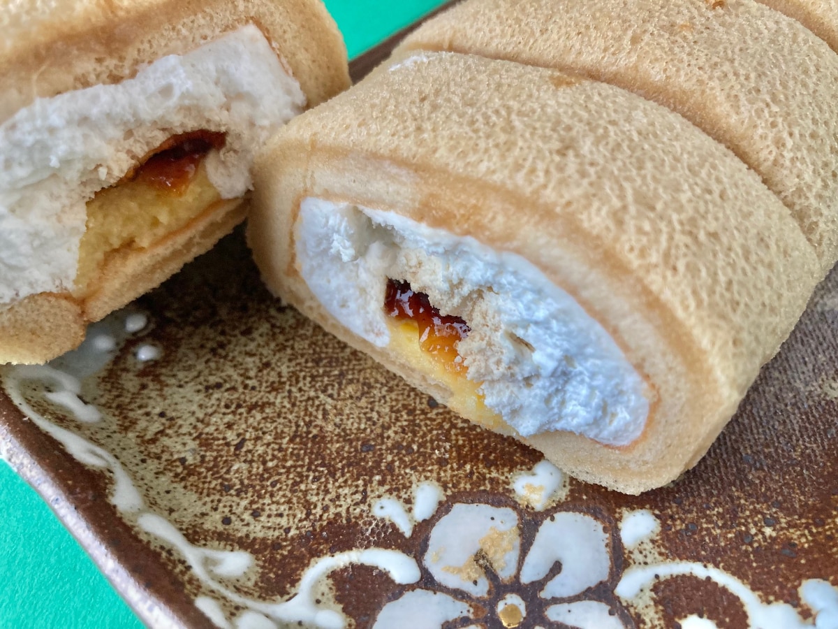 「絶対に食べて!!」「一番ウマい!」【ローソン】プリン風味の「もち食感ロール」