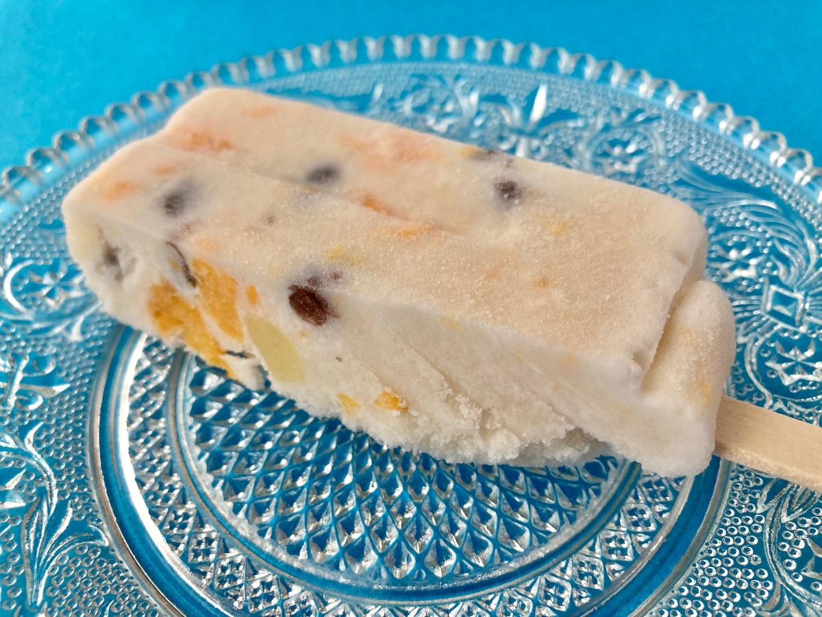 「フルーツぎっしりで好きだーーー!」【ファミマ限定】満足度がヤバい白くまのアイスバー